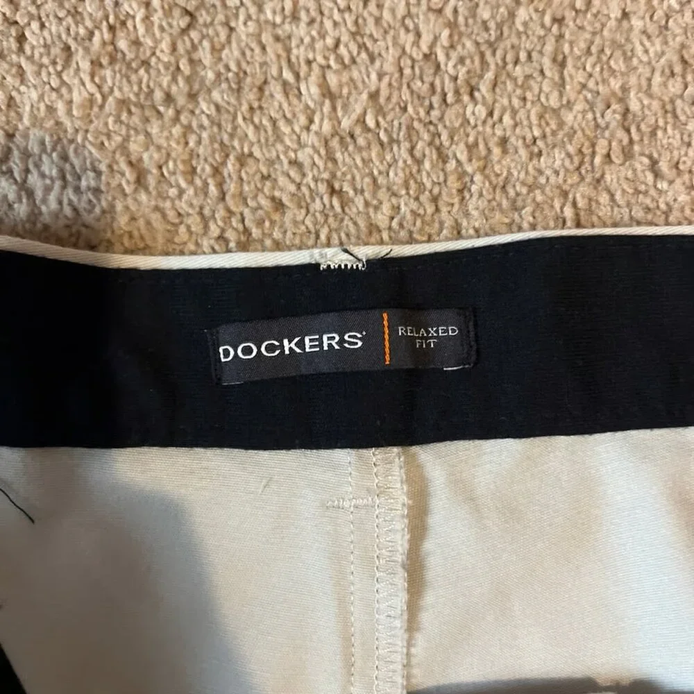 Dockers Men’s Relaxed‎ Fit Khaki Pants 42x30